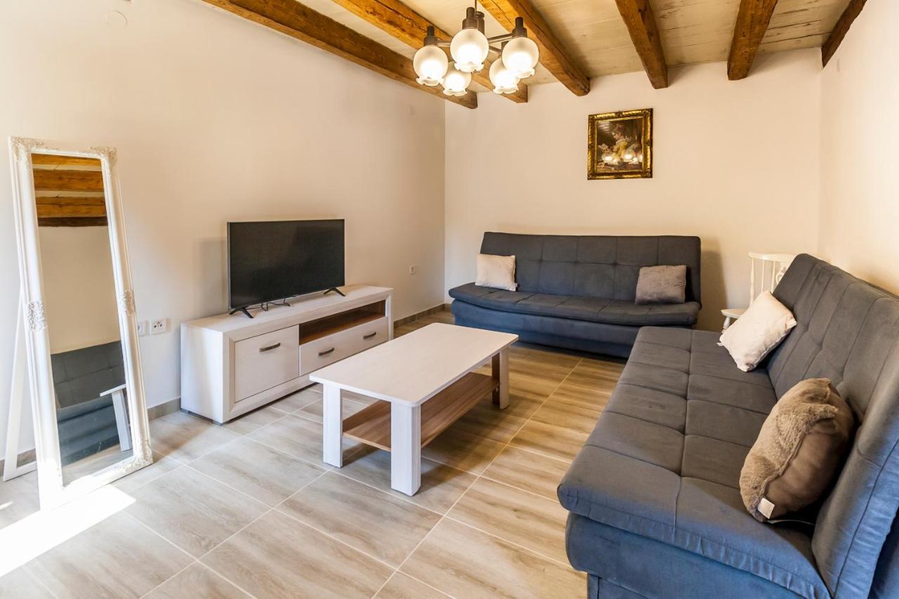 House Krizanic In Marcana, Istria, With 2 Apartments, Total 9 Guests المظهر الخارجي الصورة