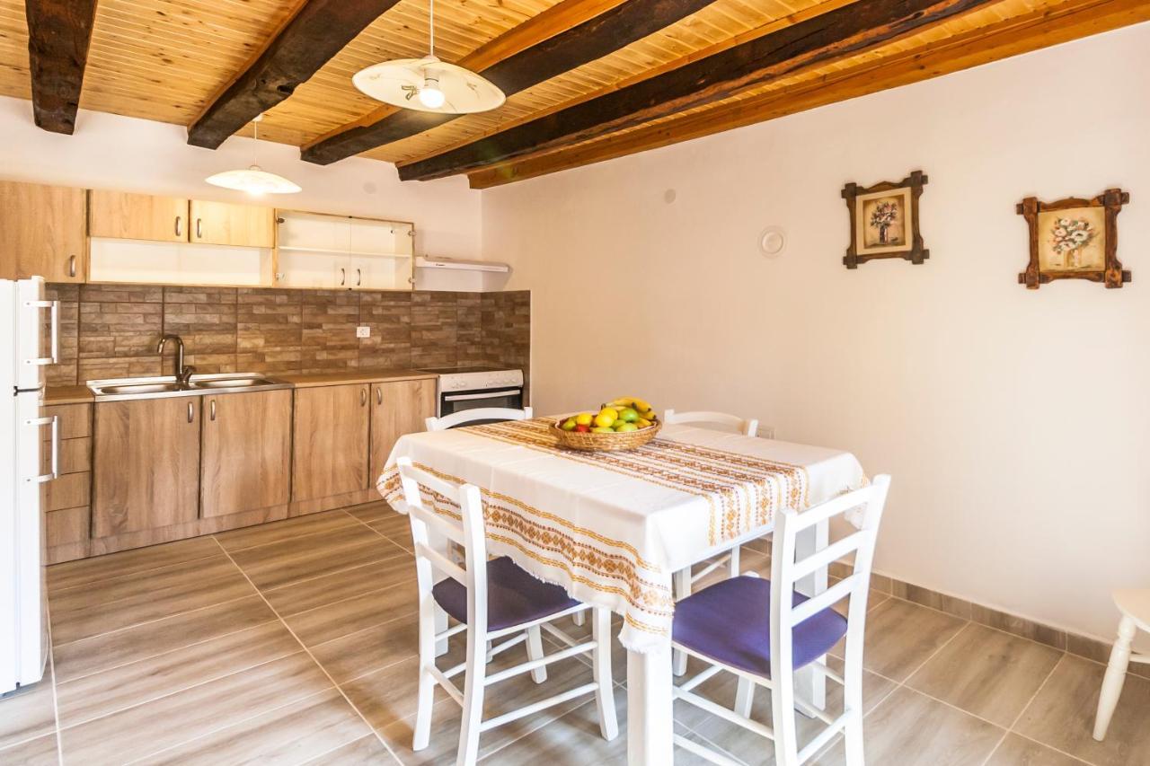House Krizanic In Marcana, Istria, With 2 Apartments, Total 9 Guests المظهر الخارجي الصورة
